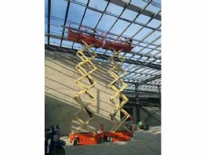 剪式高空作業(yè)車